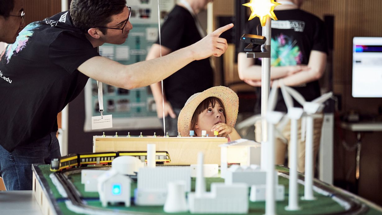 Science for all: KIT invites the public on May 17, 2025 to Campus South to enjoy a visitors’ day for the whole family.